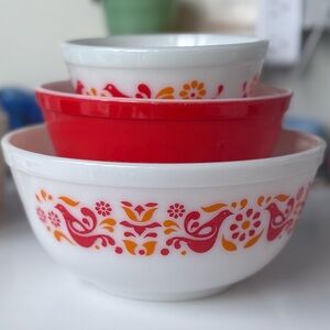 Vintage Pyrex Friendship Mixing Bowl Set (401-403)